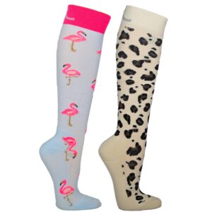 zwei Sportkompressionsstrümpfe mit Flamingo und Leoparden Muster von xunt